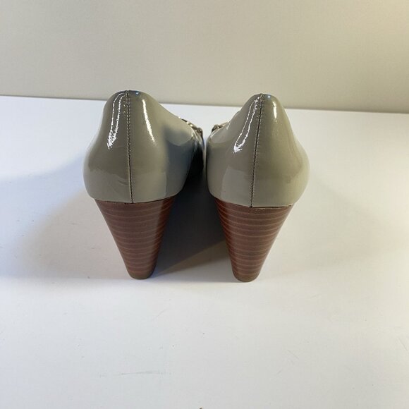 COACH Womens 8 B Peep Toe Patent Leather Buckle Wedge Pumps Taupe Classic - Picture 5 of 16